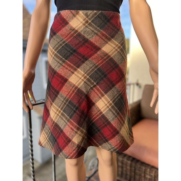 Hailee A-Line Above The Knee Plaid Skirt Red/Black/Cream Size: 32x22 - Picture 3 of 6